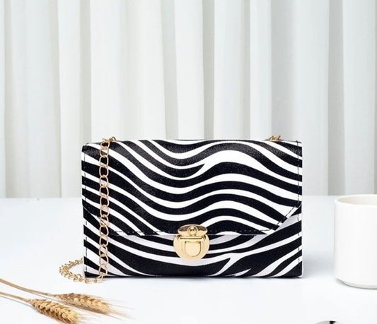 Lock Clasp Chain Shoulder Bag
